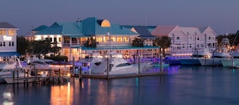 Luxury 5BR • Sleeps 14 • Pool • Hot Tub • 2mi to Beach