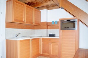 冰箱、微波炉、茶具/咖啡用具、厨具/餐具
