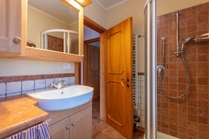 Shower, towels