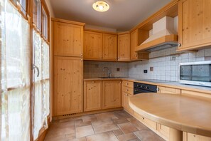 Frigorifero, microonde, forno, lavastoviglie