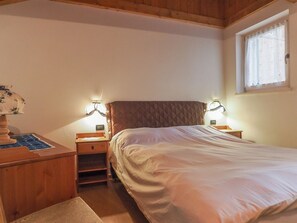 3 bedrooms, bed sheets