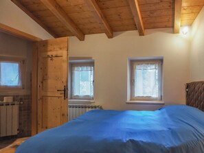 3 bedrooms, bed sheets