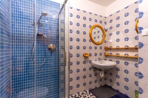 Bruser, hårtørrer, håndklæder