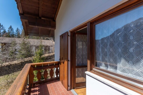 Exterior detail - Dimora al Villaggio (Mazzin)