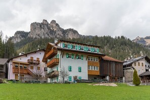 Exterior - Chalet Butterfly 1 (Mazzin)