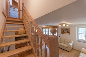 Interior - Chalet Butterfly 1 (Mazzin)