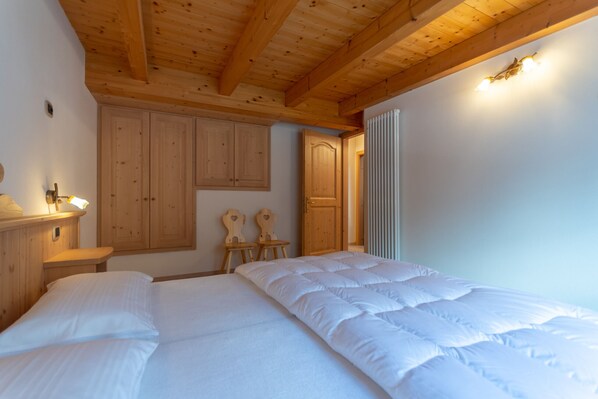 2 bedrooms, bed sheets - Chalet Butterfly 1 (Mazzin)