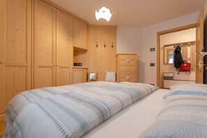 2 bedrooms, bed sheets - Chalet Butterfly 2 (Mazzin)