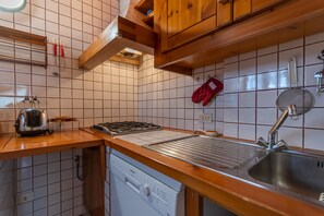 Refrigerador, microondas, horno y lavavajillas