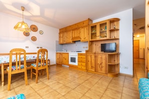 Fridge, oven, coffee/tea maker, cookware/dishes/utensils - Casa Maura (Soraga)
