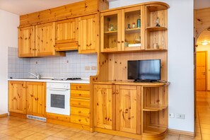 Réfrigérateur, four, cafetière/bouilloire