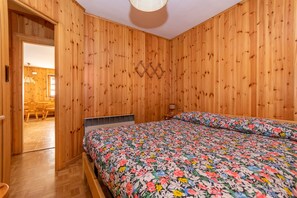 2 bedrooms, bed sheets