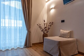 In-room safe, free WiFi, bed sheets