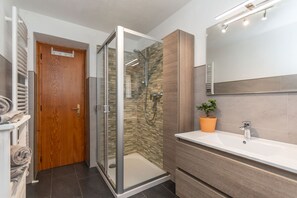 Shower, hair dryer, towels - Ciesa La Rocia (Rocca Pietore)
