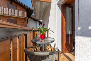 Outdoor dining - Ciesa La Rocia (Rocca Pietore)