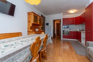 3 makuuhuonetta, silitysrauta/-lauta, ilmainen Wi-Fi, vuodevaatteet