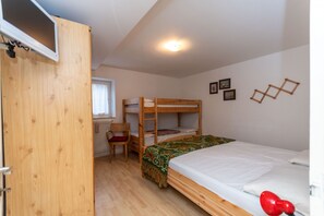 1 bedroom, bed sheets