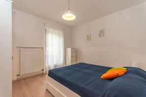 2 عدّة غرف نوم وواي فاي مجانًا وملاءات أسرّة