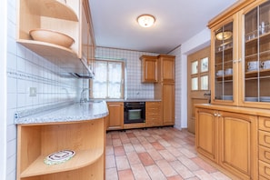 Fridge, oven, coffee/tea maker, cookware/dishes/utensils