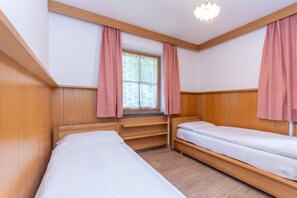 2 chambres, accĂšs au Wi-Fi (inclus), literie fournie