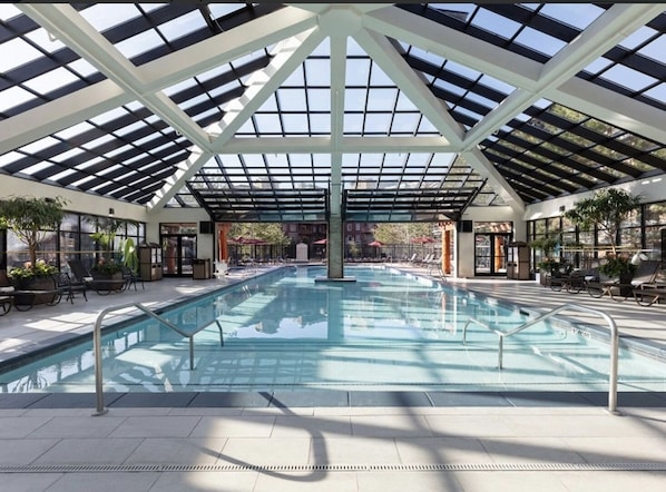 Piscine couverte, piscine extérieure