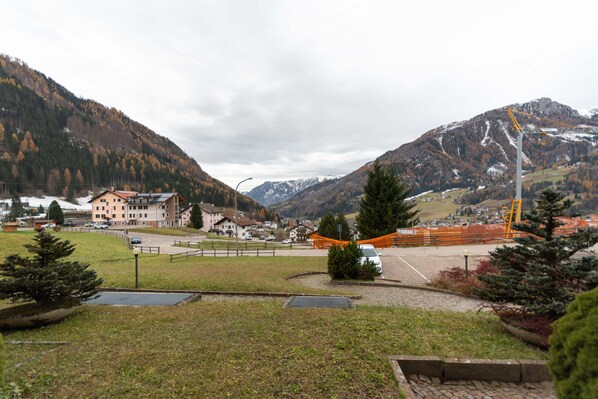 المنطقة المحيطة بالمنشأة