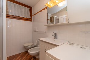 Shower, hair dryer, towels - Appartamento Green House (Moena)