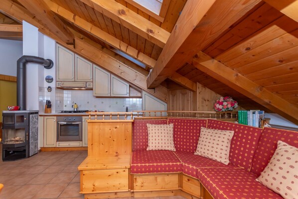 Unclassified image, 1 of 17, button