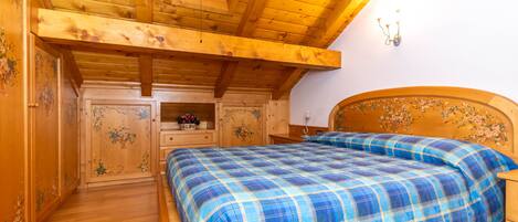 3 bedrooms, bed sheets