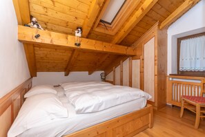 3 habitaciones y ropa de cama