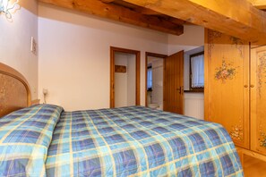 Unclassified image, 4 of 17, button