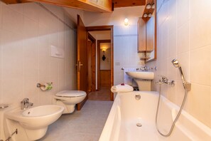 Unclassified image, 3 of 17, button