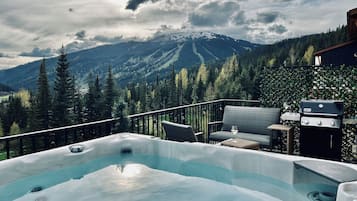 Tina de hidromasaje al aire libre