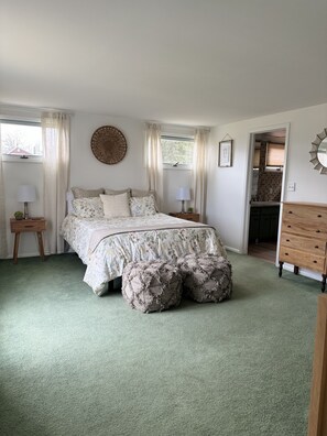 4 slaapkamers, een bureau, een strijkplank/strijkijzer, gratis wifi