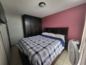 Down duvets, free WiFi, bed sheets - Departamentos velasco (Tijuana)