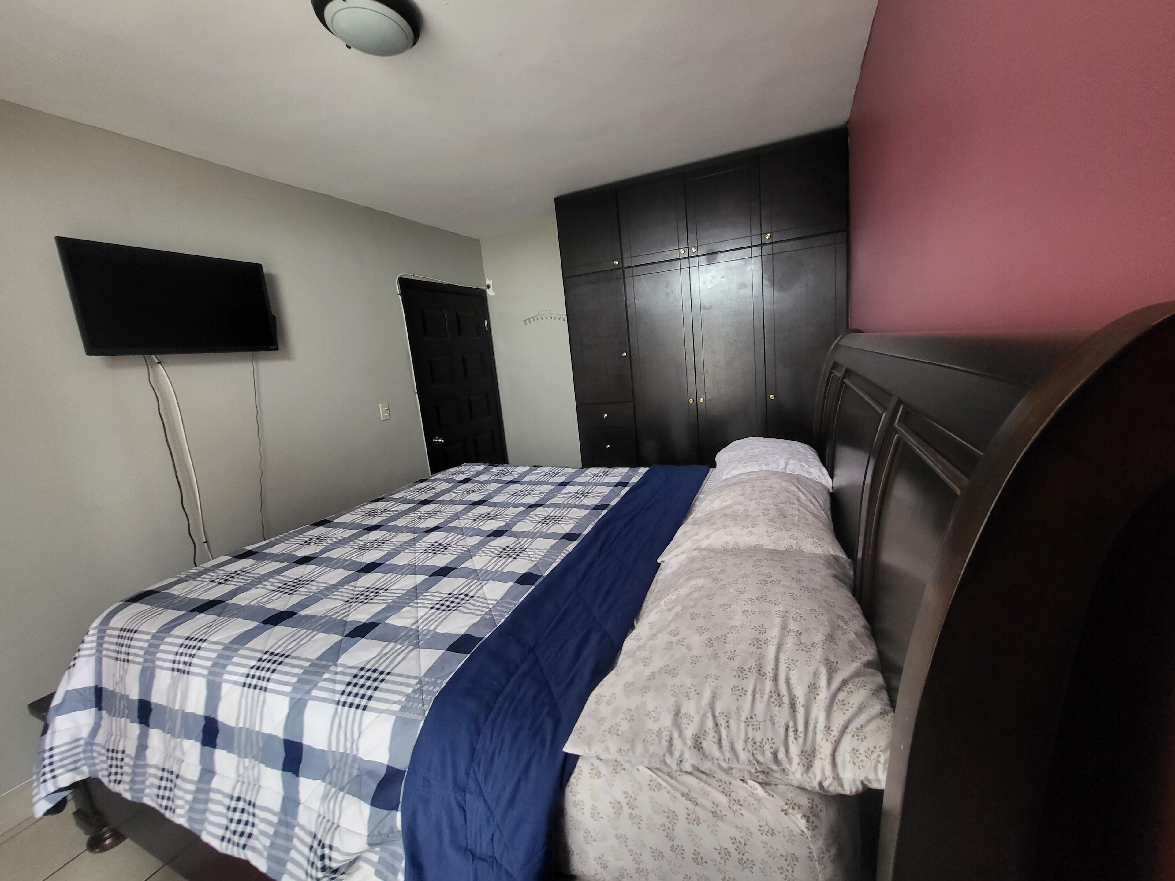 Wifi gratis y ropa de cama 