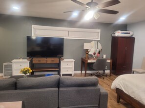 1 Schlafzimmer, Schreibtisch, Bügeleisen/Bügelbrett, WLAN