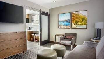 Smart TV, fireplace, video games, table tennis