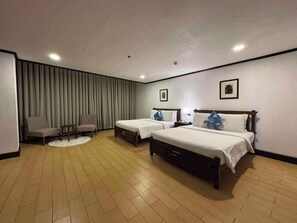 Signature Studio Suite | Desk, laptop workspace, soundproofing, bed sheets - Rajah Park Hotel by Hiverooms (Cebu City)