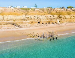 Beach - The Little Beach Retreat- 1 street from the Sea (Port Willunga)