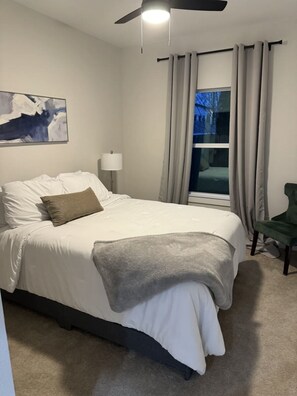 3 habitaciones, tabla de planchar con plancha, wifi y ropa de cama 