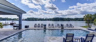 Luxury Lakefront Retreat Private Dock & Stunning Views!