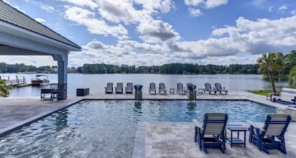 Luxury Lakefront Retreat Private Dock & Stunning Views!