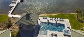 Luxury Lakefront Retreat Private Dock & Stunning Views!