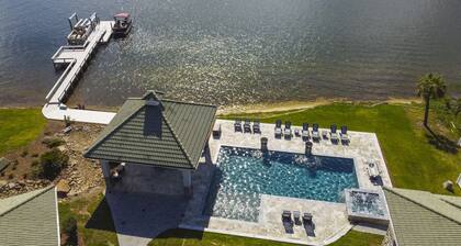 Luxury Lakefront Retreat Private Dock & Stunning Views!