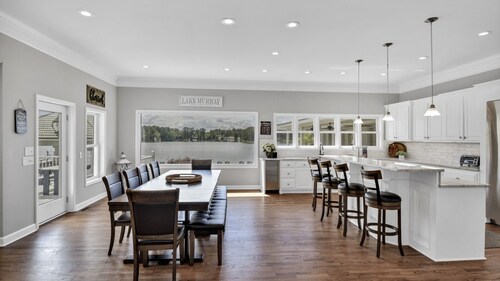 Luxury Lakefront Retreat Private Dock & Stunning Views!