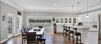 Luxury Lakefront Retreat Private Dock & Stunning Views!