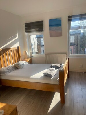 3 quartos, ferros/tábuas de passar roupa, Wi-Fi, roupa de cama