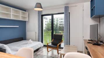 Iron/ironing board, WiFi, bed sheets
