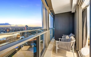 Luxury Apartment, 2 Bedrooms, River View | Terrace/patio - Jewel Residences - Q Stay (Surfers Paradise)